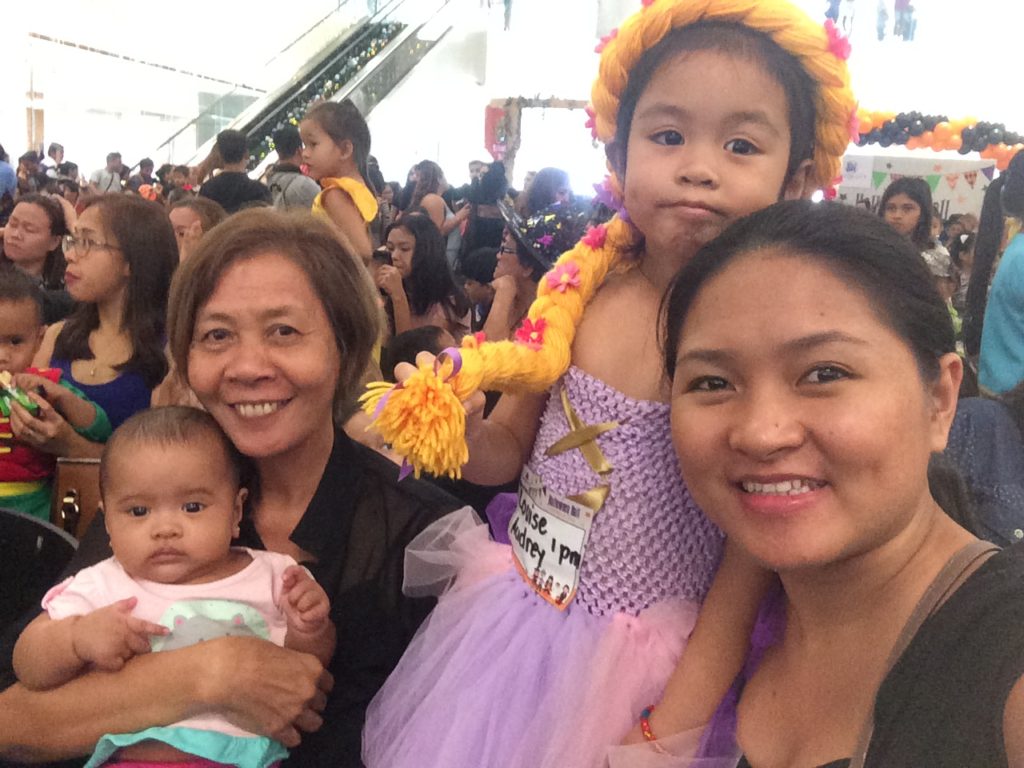 crowd at sm seaside city cebu