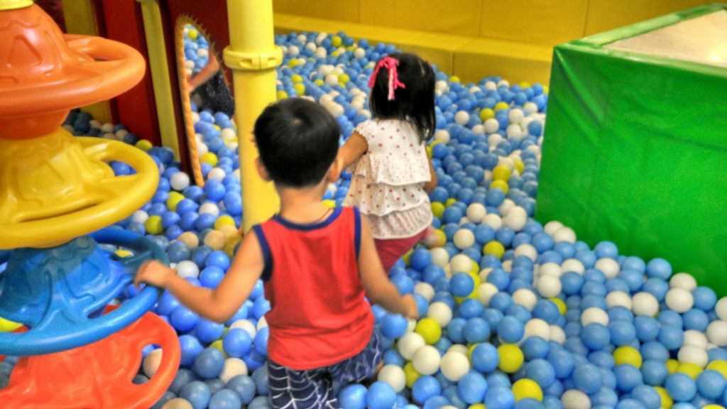 kidzoona-ball-pool