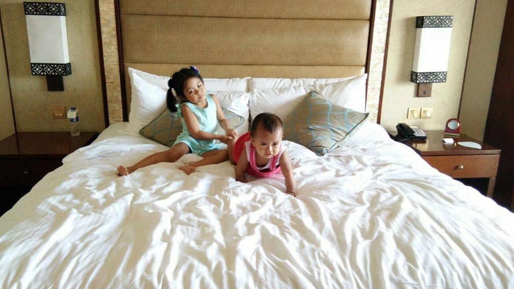 bedroom-shangri-la-cebu