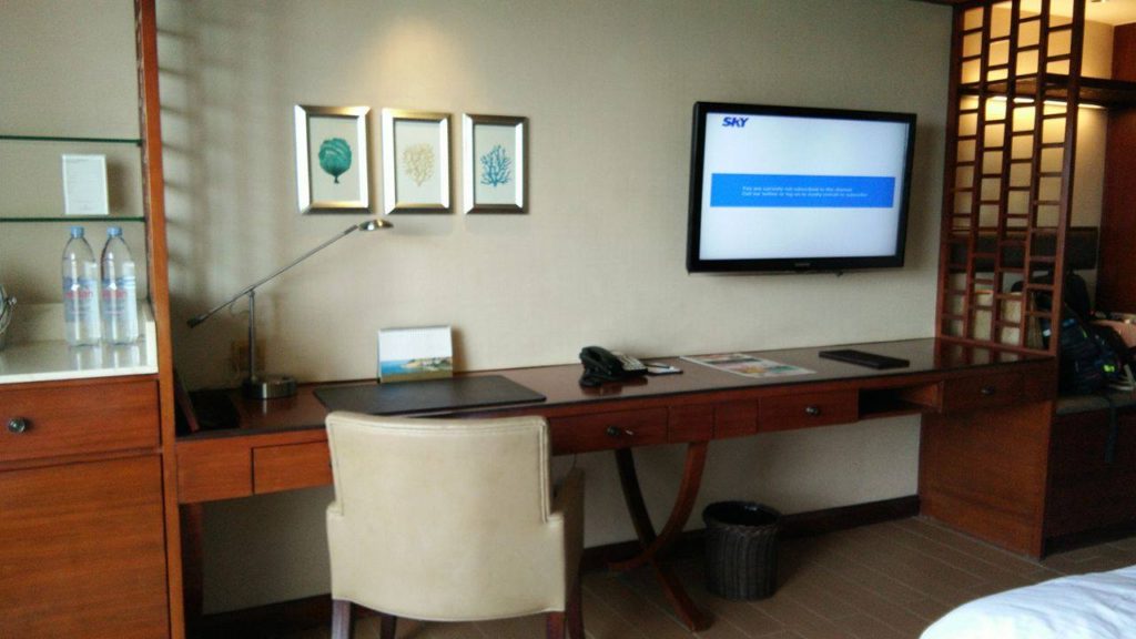 shangri-la-deluxe-room