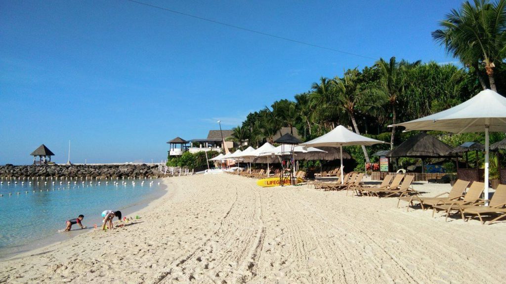 white-sand-beach-at-shangri-la-cebu