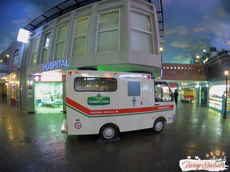 Kidzania - ambulance